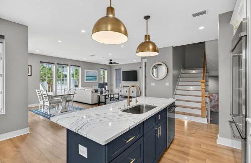 Storybook - Pet Friendly Home Near the Beach with Private Pool - Foto 14