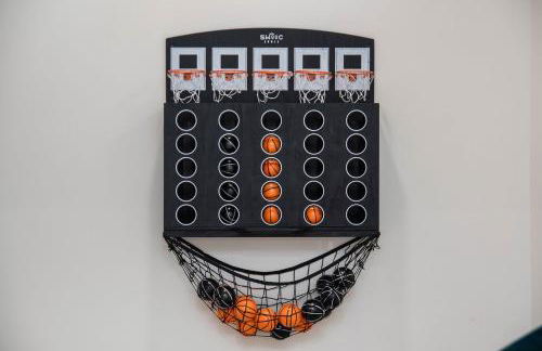 Stunning 5BR Villa Large Hot Tub & Scenic Yard - Foto 57