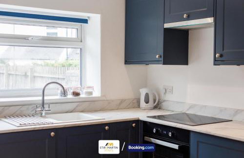 2 Bed Apartment By StirkMartin Stays Short Lets & Serviced Accommodation Cardiff With Free Parking & 7mins to City Centre - Foto 14