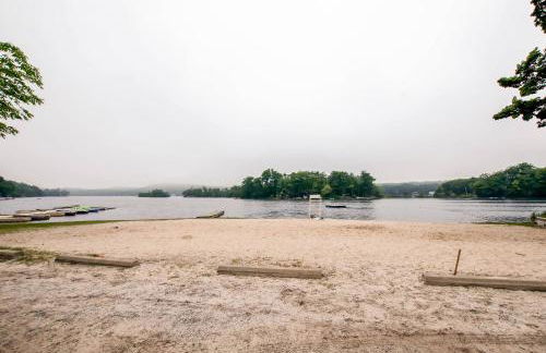 Waterfront Highland Lake Home with Deck and Dock - Foto 29