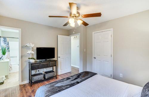 Mebane Home with Private Yard Steps to Downtown! - Foto 12