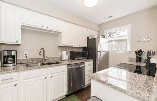 Private, Updated Townhouse in DT Apex - Foto 11