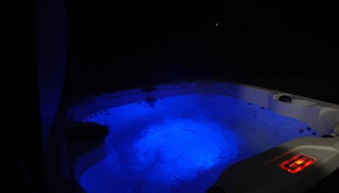 Secluded Forest Escape with Game Room, Hot Tub and Fire Pit - Foto 2