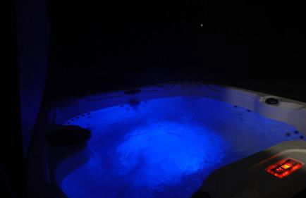 Secluded Forest Escape with Game Room, Hot Tub and Fire Pit - Foto 2