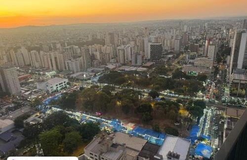 Lindo flat em prédio luxuoso - Excelente localização - Foto 12