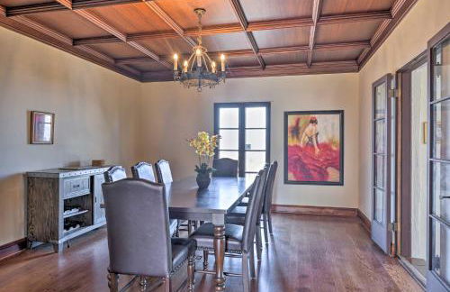 The Castle Hacienda Heights Home with Patio and Pool - Foto 11