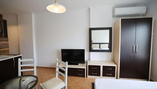 Tirent Apartment-Beachfront Studio at Shkembi i Kavajes - Foto 3, Habitación