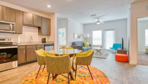 Grand Two Bedroom Two Bathroom Apartment with Balcony - Foto 4