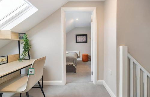 Earthy Elegance Stylish 4BR for Urban Escapes - Foto 44