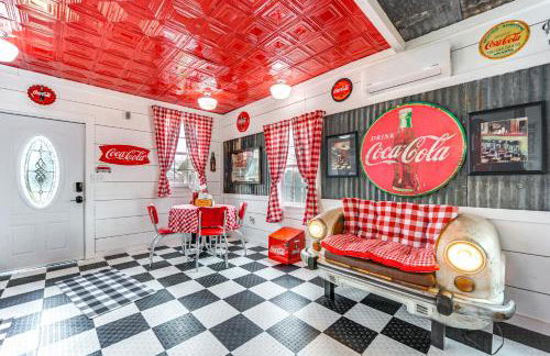 Fifties Diner-Style Llano Home with Shared Fire Pit - Photo 7