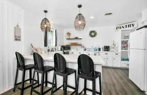 A Crystal Place Hot Tub 1 Blk off Main St! - Foto 16