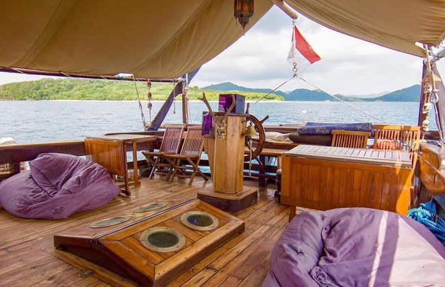 Komodo Pirate Boat - Phinisi Liveaboard - Foto 23