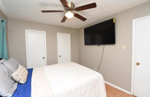 10 Minutes from IAH and Mall, Newly Rehabbed - Foto 32