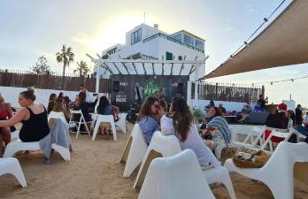 Sunset Beach 4 Bedroom Villa 200m to Beach+Fast WIFI - Photo 24