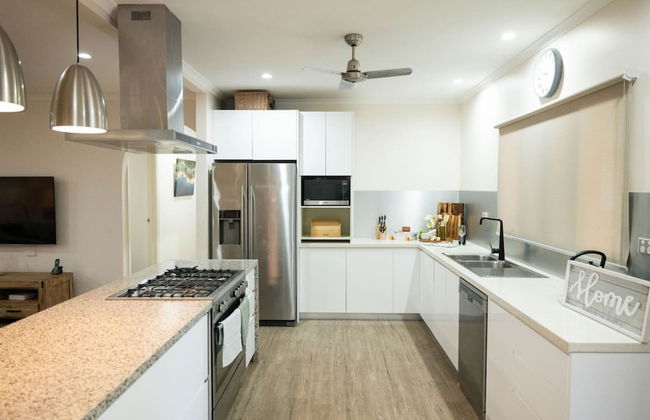 Rosewood Rustic Refuge Pool Outdoor Dining Backyard - Foto 39