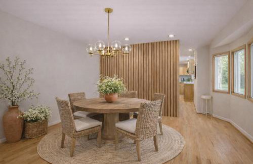 Renovated 4BR 20min to Arrowhead Stadium Sleeps 10 - Foto 1