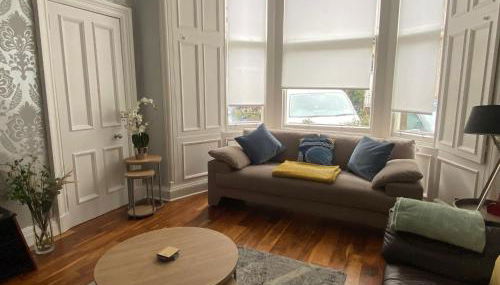 Lovely main door 2 bed apartment - Foto 4