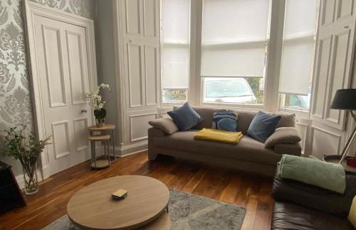 Lovely main door 2 bed apartment - Foto 4