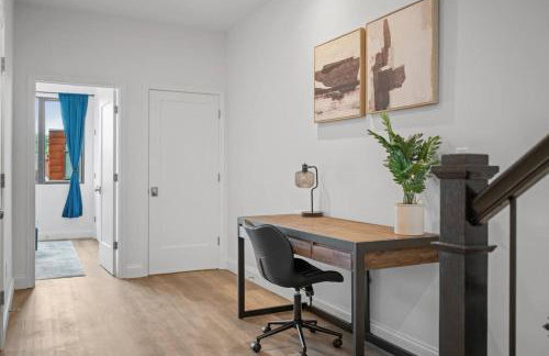 Immaculate Penthouse Double King Suite on Butler St with rooftop deck and free off street parking - Foto 35