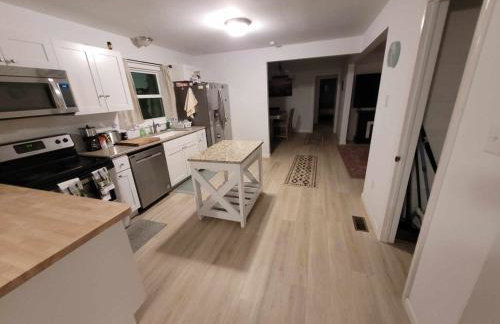 Spacious 4BR Home w Pool • Family Friendly - Foto 30