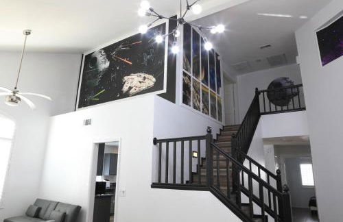 Comfy Expansive Home - Near the Strip - Heated Pool - Foto 32