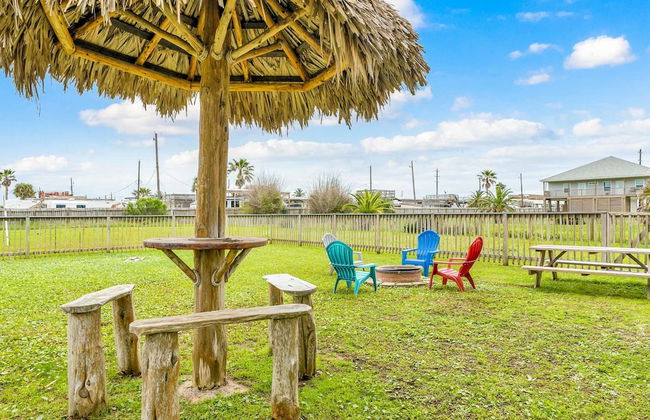 Backyard Oasis Hot Tub and 2 Shaded Decks - Foto 18