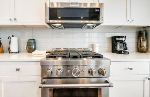 Downtown home with WiFi, central AC, furnished rooftop deck, and full kitchen - Foto 7