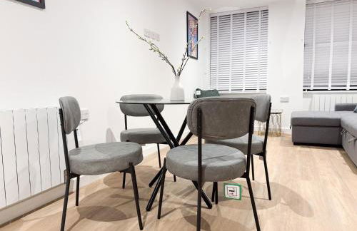 Spacious Modern 1 Bed Apartments in St Neots - Perfect for Contractors & Professionals - Free Parking - WiFi - Fully Equipped Kitchen - Smart TV Ideal for Work Stays and Long Projects - Foto 30