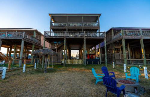 Noisywaves - Beachfront Paradise with Hot Tub, Yard, and Game Room - Foto 52