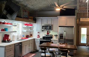 Cozy Barn with Pool Access & Near Lake Conroe - Foto 13