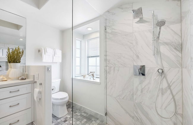 Canalfront Charmer by Avantstay Waterfront w/ Shared Dock + Hot Tub - Foto 25