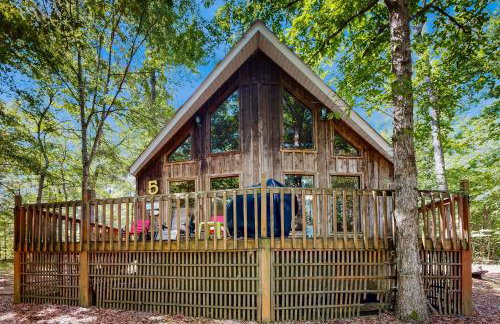 1 Mi to Pickwick Lake! Tranquil Wooded Cabin - Foto 1