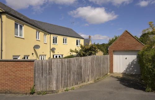 Modern Home on Edge of Cotswolds Private Parking - Photo 25