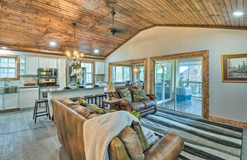 Otto Home with Fire Pit, Tree House and Hot Tub! - Foto 9