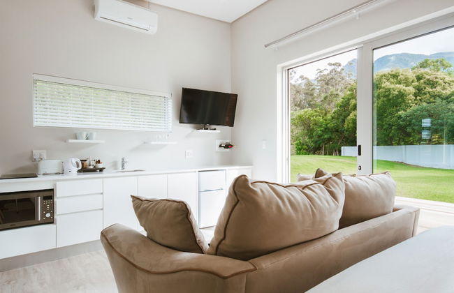 A Riverbed Guesthouse - Photo 25