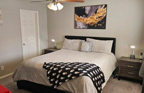 This cute 3 bedroom 2 and half bath is cozy - Photo 52