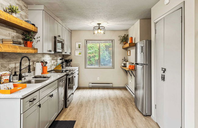 Emerald Bluff by Avantstay Lake Views, Deck, Fire Pit, Game Room - Photo 22