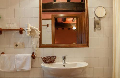 Casona De La Salceda - Photo 69