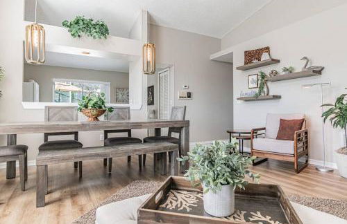 THIS IS PARADISE FOUND! Private In-Ground Pool Home, Views, Near Dis, NO Steps, LOW Rates! - Foto 42