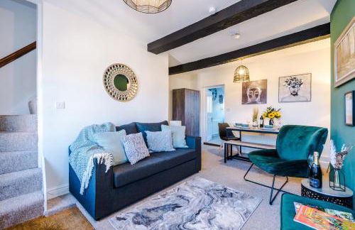 Charming 1-bed house in Chester by 53 Degrees Property, Ideal for Couples & Business, Amazing Location - Sleeps 4 - Photo 4