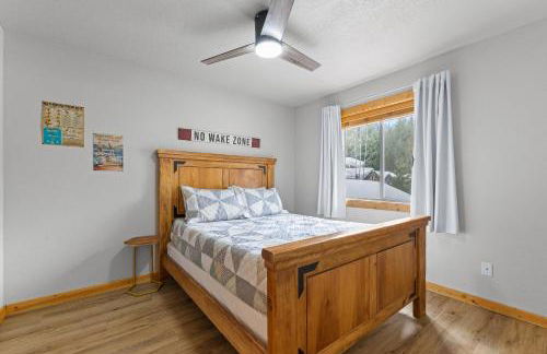 Grandmas Hideaway - walk to downtown, private hot tub, pet friendly with patio - Foto 14