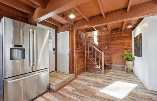 Renovated 1950s Barndominium Pet-Friendly & Modern - Foto 4