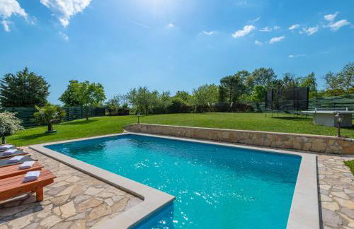 Villa Vrt, a private and fully fenced forest retreat - Photo 12