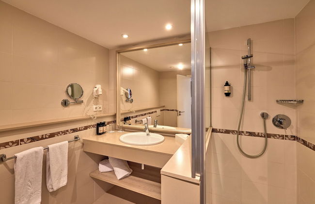 Universal Aparthotel Don Camilo - Photo 27