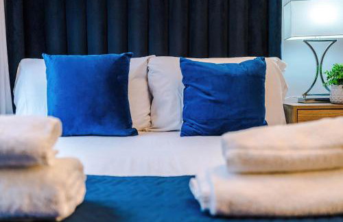 Long Stays Offers , New 2 Bed APT , Sleeps 3 , Wigan , Perfect for Relocations , Contractors , Families - Photo 48