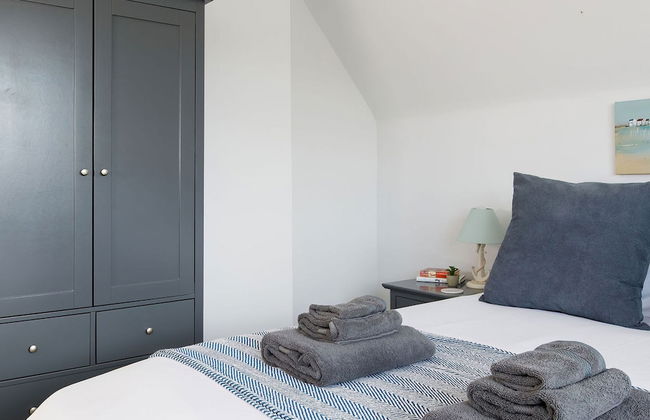 Coastal Retreat for 6 Close to Beaches - Photo 18