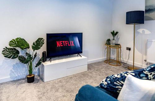 2-Bedroom Contractor Stay - Gated Parking & Fast WiFi - Photo 6