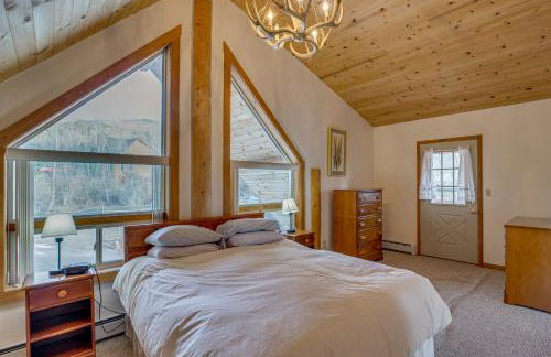 Deck and Pond Views! 2-Acre, Woodsy Rocky Mtn Haven - Foto 17