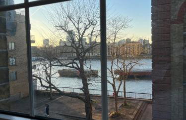 Two Bedroom Riverside Apartment in Rotherhithe Village - Foto 5