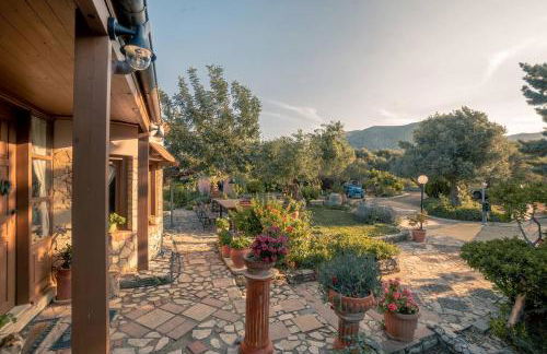 Rustic Retreat - Private Pool in Nature's Embrace - Photo 25